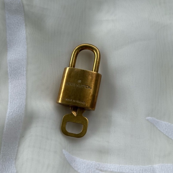 Louis Vuitton Brass Lock and Key 321 - Picture 3 of 16